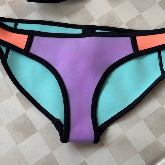 Triangl Bikini - Picture 11 of 13